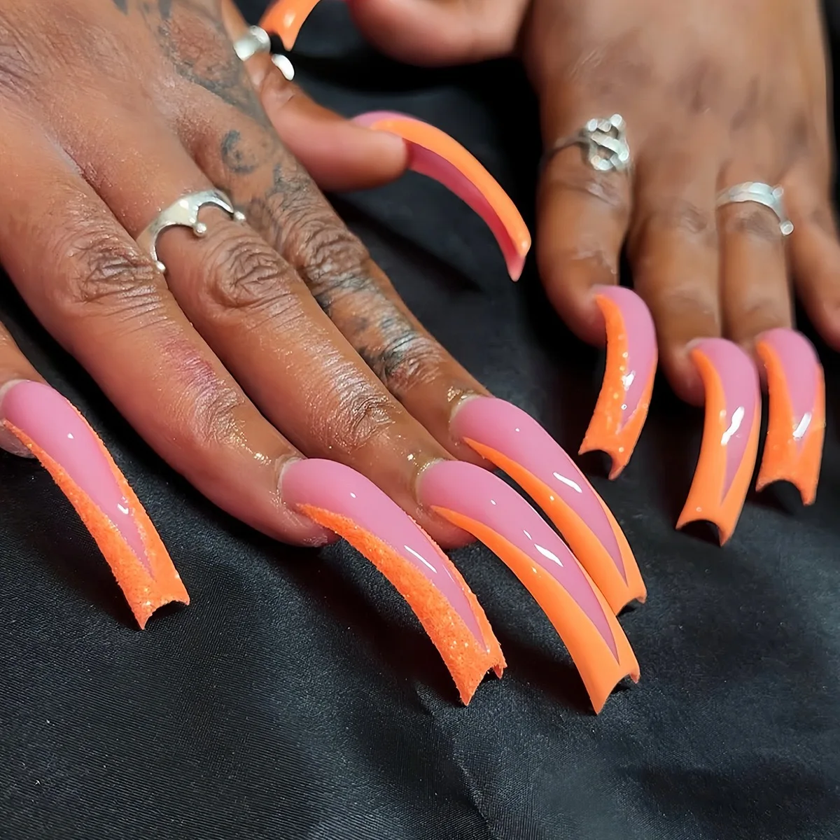 20 pçs curva unhas falsas arte simples laranja longo quadrado imprensa em unhas com pó brilhante dicas de design francês wearable conjunto de unhas falsas