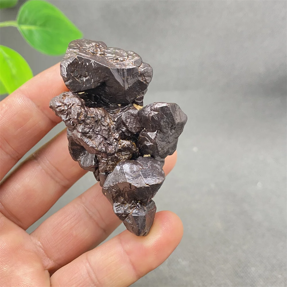 عينة معدنية من الماس الأسود المصري الطبيعي حجر خشن غير منتظم لطقوس السحر نبوءة ديكور المنزل وهدية العيد
