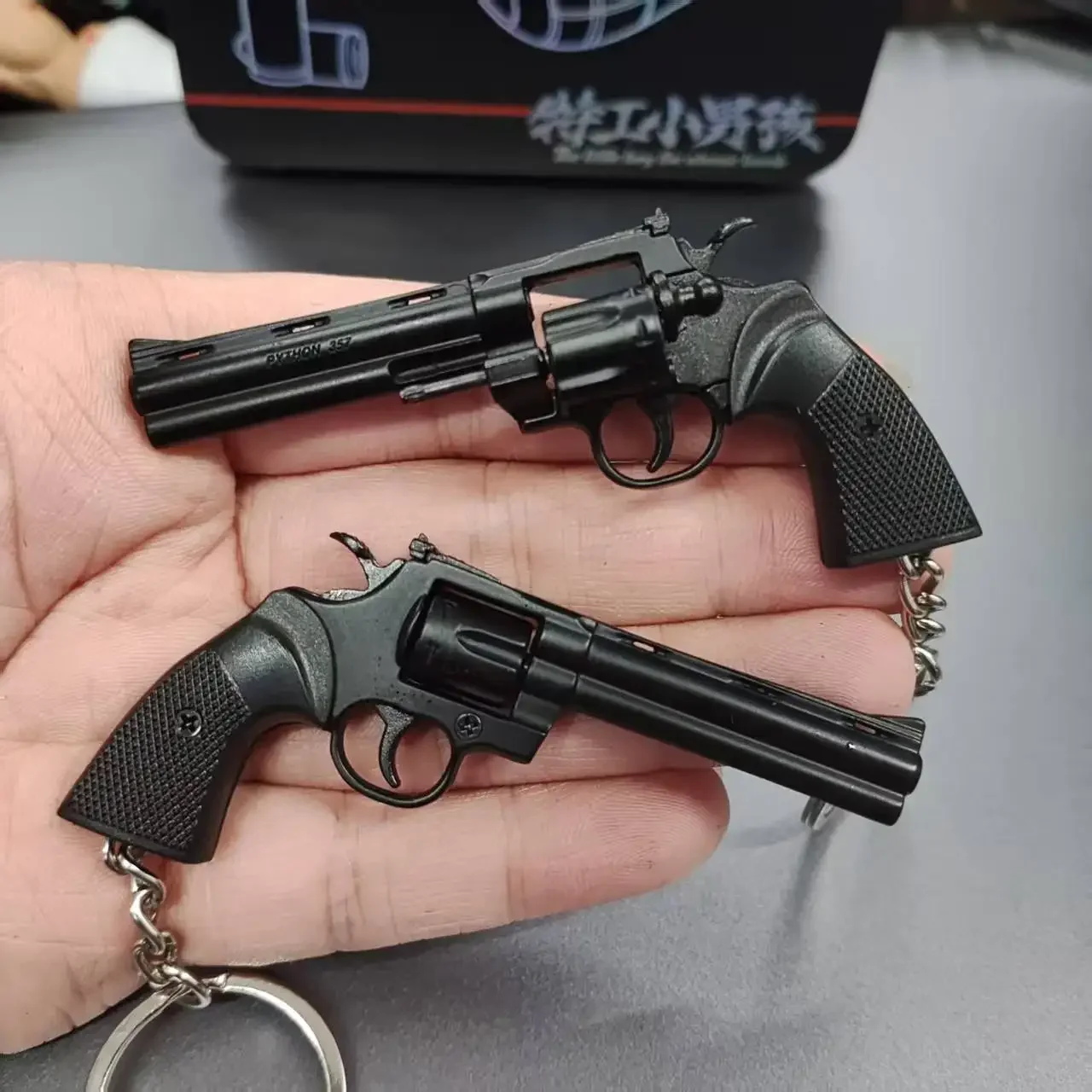 1:3 Miniatuur Revolver Pistool Desert Eagle Model Afneembare Legering Speelgoed Pistool Sleutelhanger Hanger Ornamenten Voor Volwassen Jongens Gift