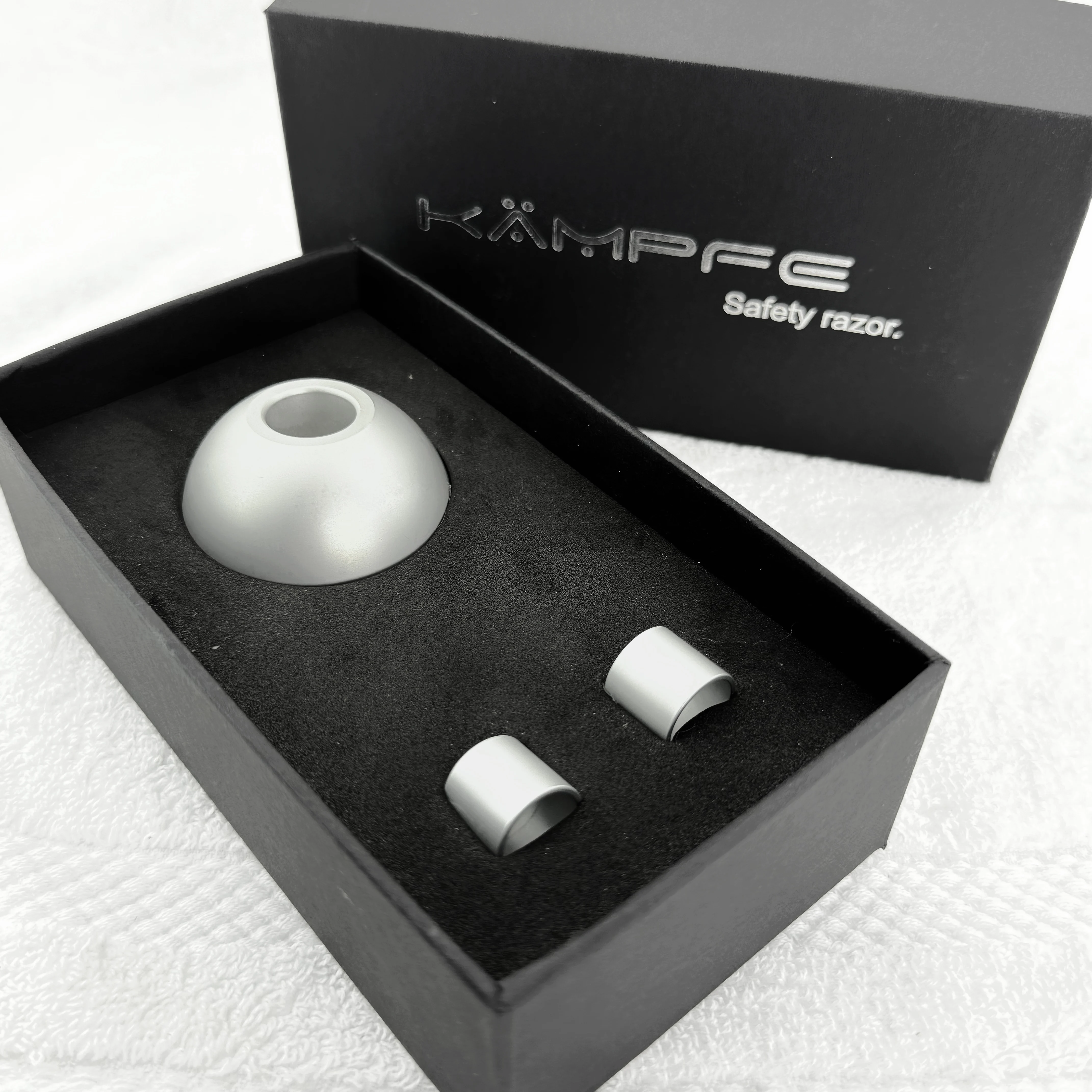 حامل ماكينة حلاقة آمن بقوس فضي من KAMPFE، حامل قاعدة ماكينة حلاقة من سبائك الألومنيوم للرجال، حامل ماكينة حلاقة يدوية كلاسيكية بثلاثة أقطار