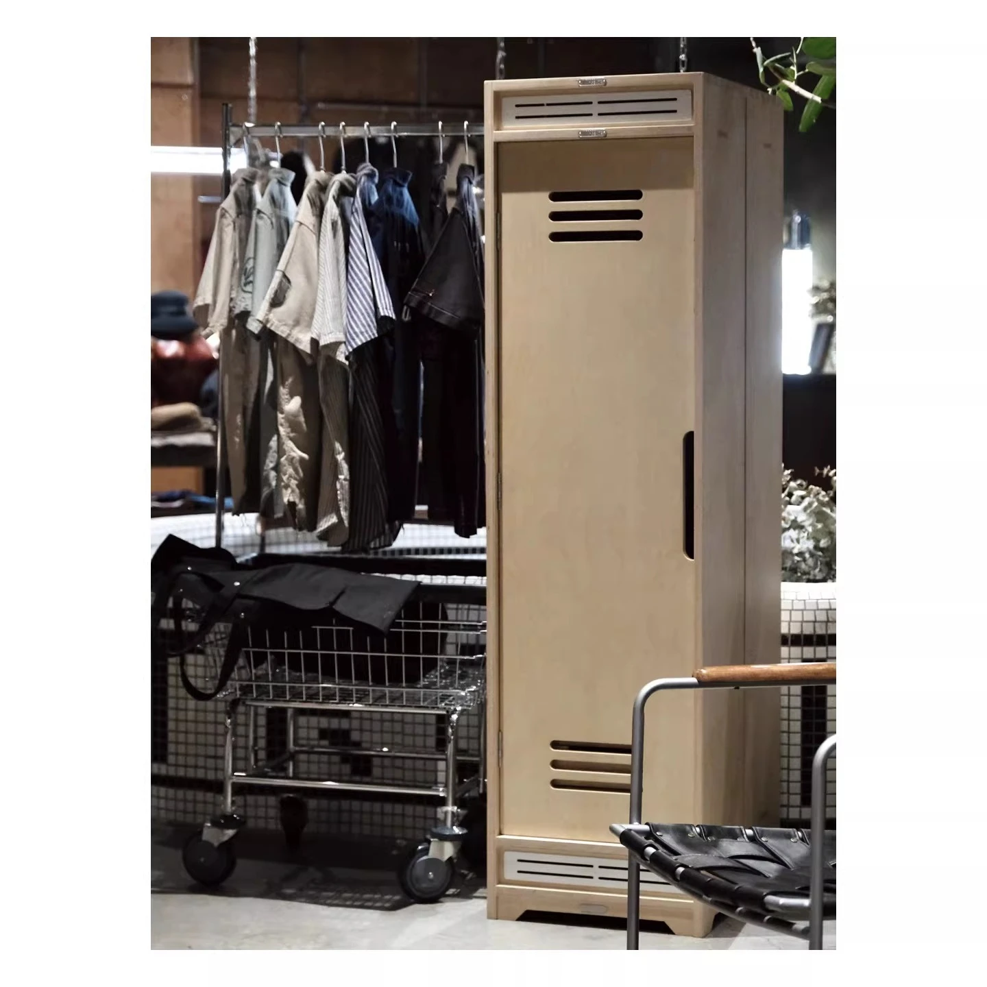 Solid wood locker, storage and collection cabinet corner storage independent wardrobe, can hang clothes built-in drawers
