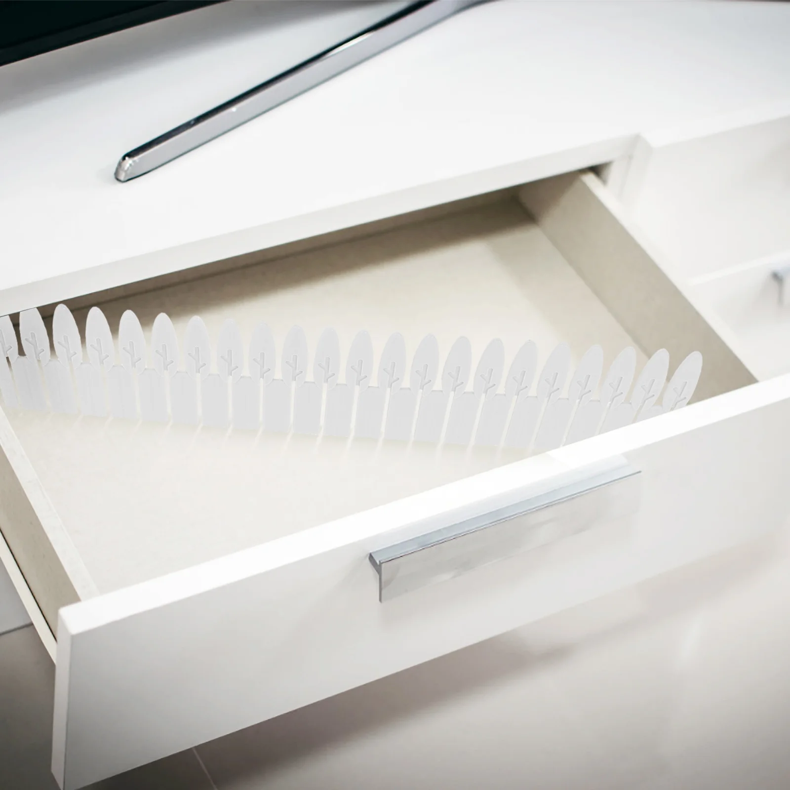 

4Pcs Adjustable Drawer Dividers Plastic Kitchen Bedroom Office Flexible Storage Partition Boards Multi-Functional Drawer