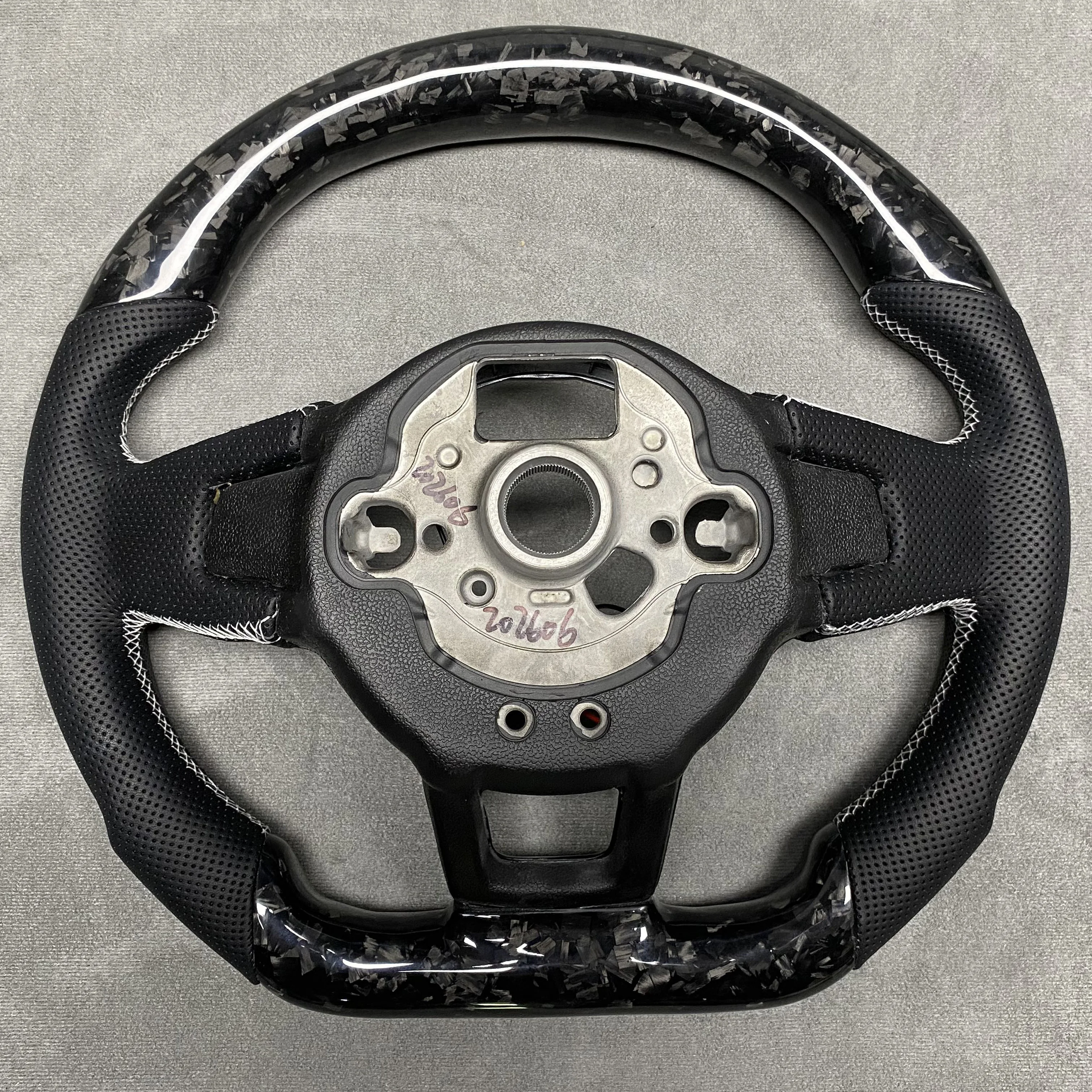 For Volkswagen VW Golf MK7 R GTI GTD GTE Polo GTI Scirocco 2015 2016 T-ROC Tiguan Custom Carbon Fiber Steering Wheel