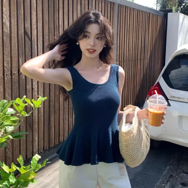Однотонный вязаный жилет, женский облегающий короткий свитер без рукавов с круглым вырезом, лето 202, темпераментный пуловер с рюшами на талии Y2k