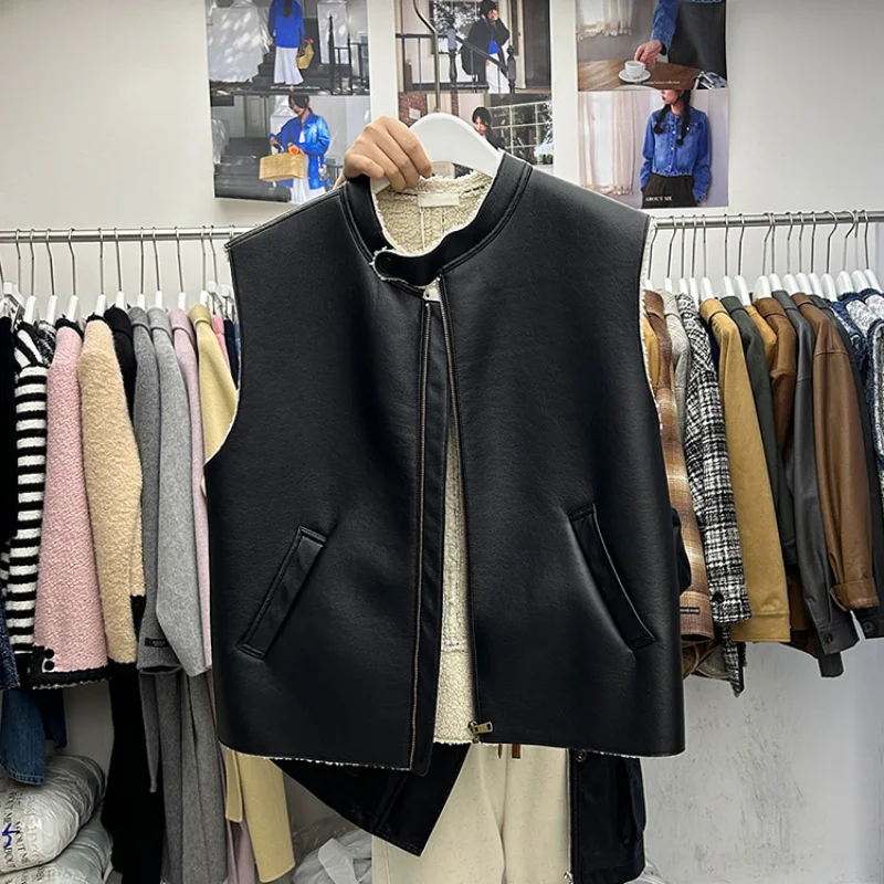 Women Faux Fur Lined PU Vest Fall Winter American Biker Style Sleeveless Faux Leather Waistcoat Outerwear