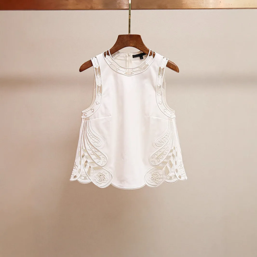 

【Бесплатный подарок】Новинка 2026: Стильный французский минималистичный комплект из вышитого ажурного топа и свободных повседневных брюк для женщин