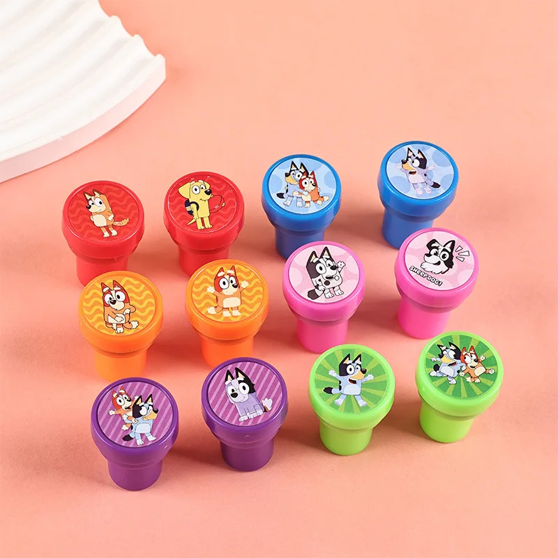

Bluey Cute Cartoon Seal Stamp Anime Souvenir Decoration Party Toy Gift Birthday Theme Collectible Stamp