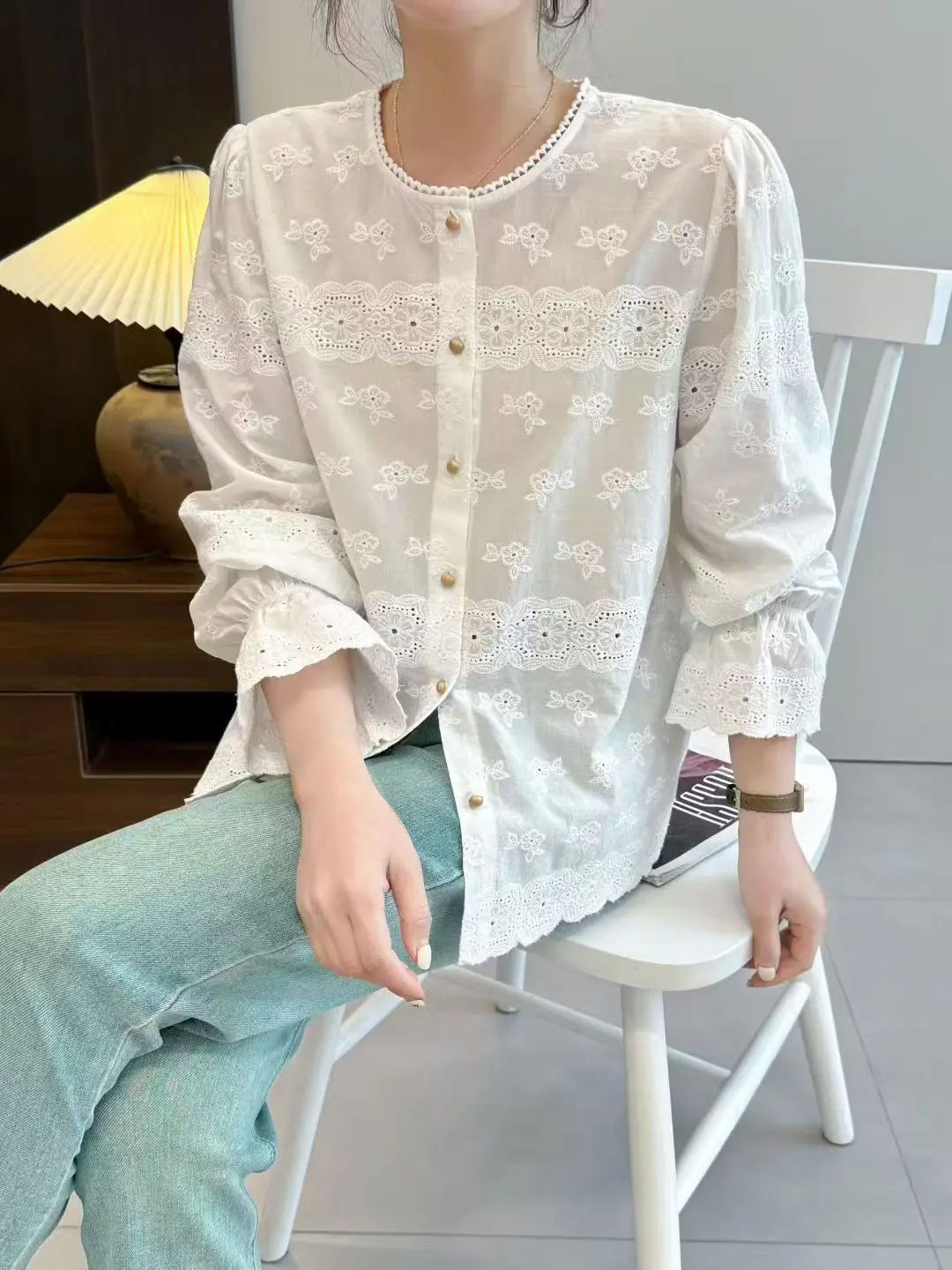 جديد 2025 الخريف قميص قطني بكم طويل ، المرأة س الرقبة التطريز الجوف خارج ، موري فتاة مزاجه شيك بلوزة فضفاضة T58623CC