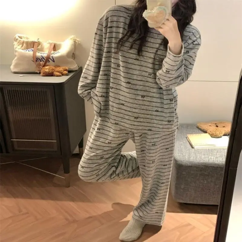 Nowy Zestaw Piżam Damskich Piżama Damska Motyl Ciepłe Zimowe Piżamy Damskie Modne Ubrania Domowe, Piżamy Uroczy i Miękki Zestaw Piżam