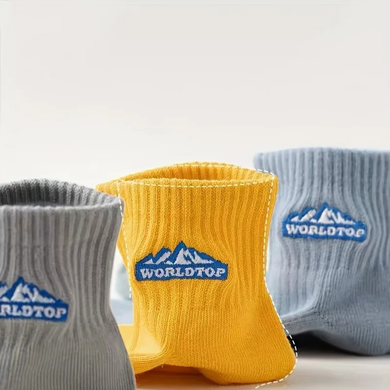 5 Pairs Men\'s Snow Mountain Letter Socks, Comfortable And Breathable Low Cut Casual Ankle Socks, Suitable For Daily Travel Wear