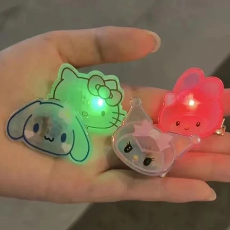 Sanrio Mini Haarklauw Clips Anime Gloeiende Haarclips Dieren Zoete Haaraccessoires Voor Vrouwen