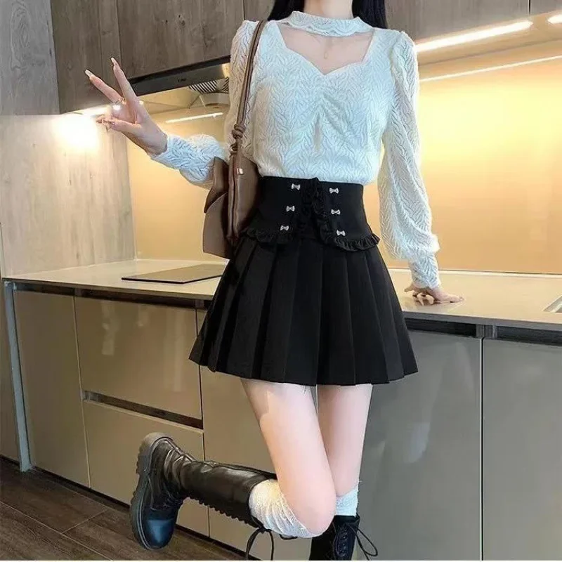 Black skirt female autumn/winter 2024 new Korean version of high waist design fashion temperament little pleated skirt.