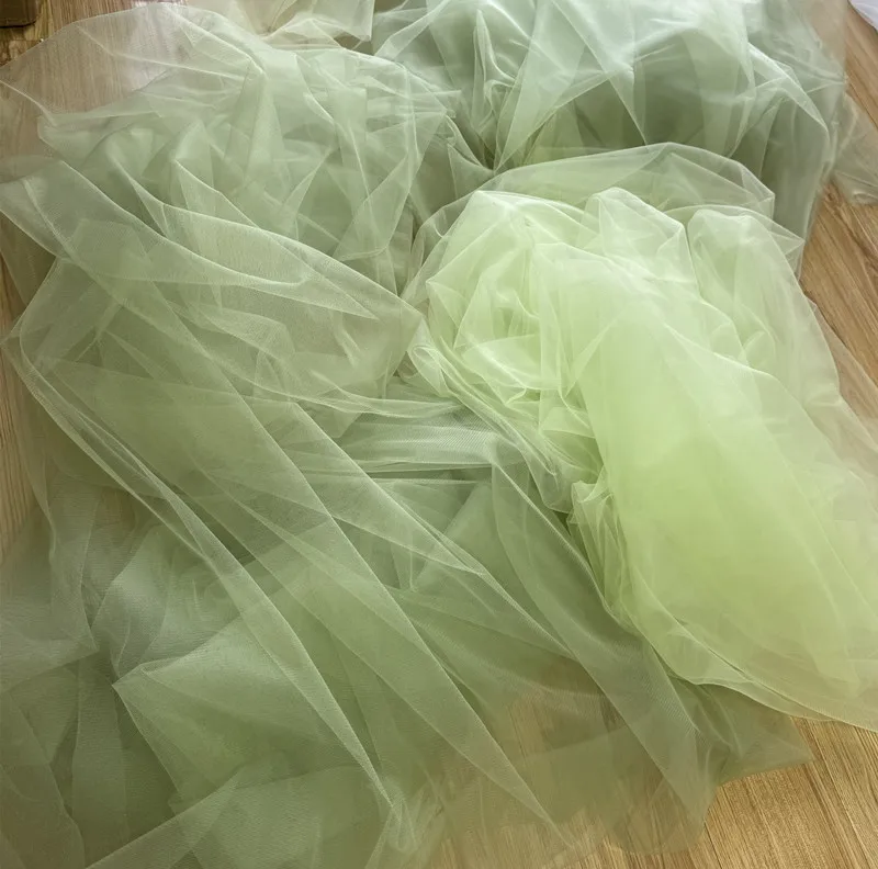 قماش شبكي ناعم ومريح بطول 5 أمتار ومتعدد الألوان لفساتين الزفاف وديكور خلفية العباءات الرسمية