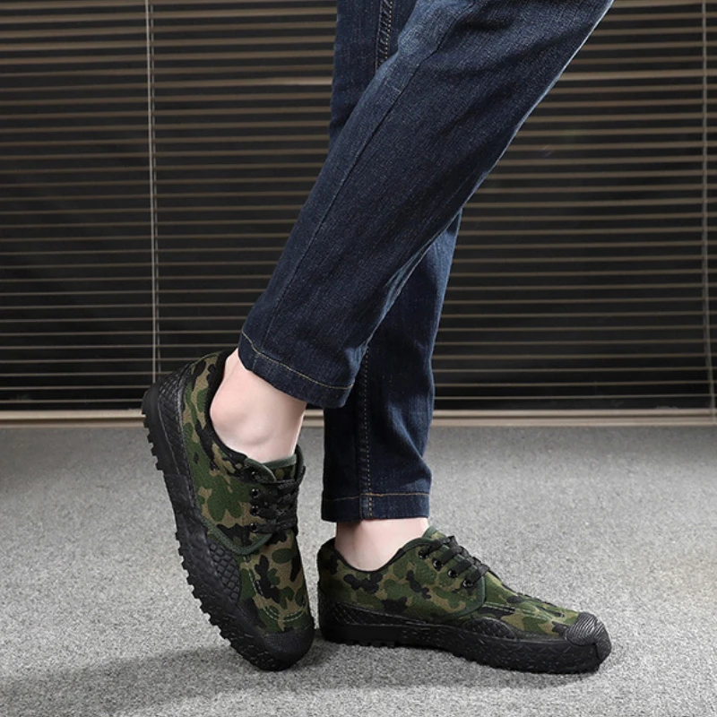 2022 Winter New Men's Low Top Labor Protection Shoes Shallow Mouth Camouflage Canvas Shoes Outdoor Protect Training Men Shoes