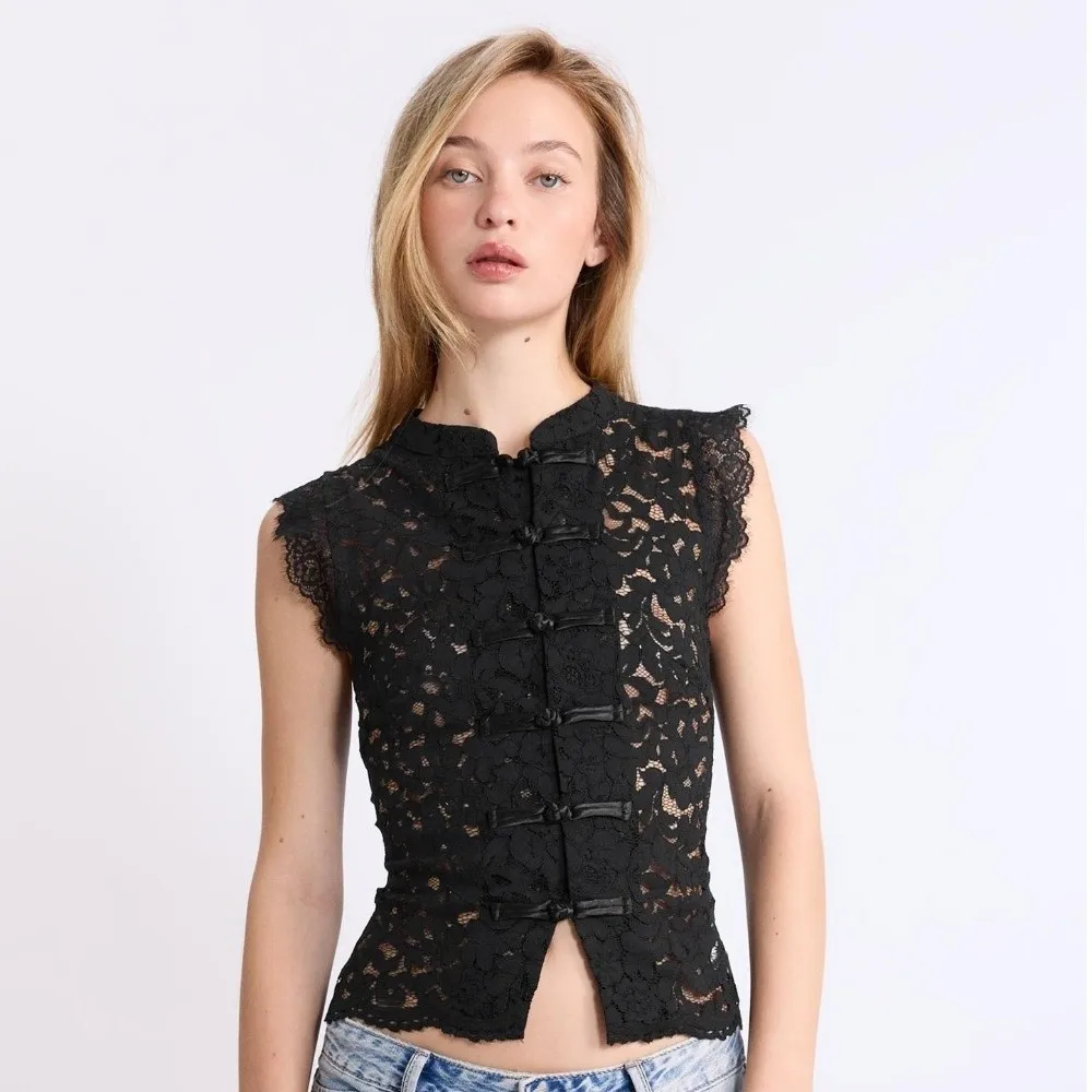 Chic Slim Fit Lace Crop Top Stand Collar Frog Button Sleeveless Vest Hollow Out Front Split Y2K Girl Tops Summer