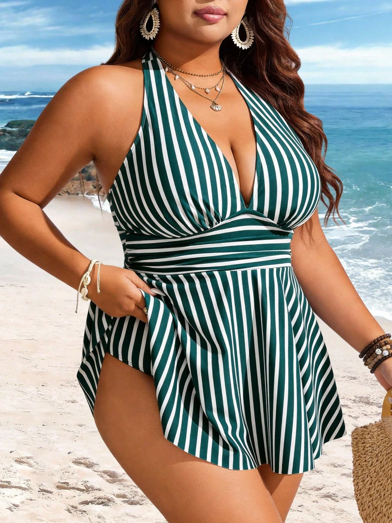 

Женский купальник-танкини больших размеров в полоску с завязками на шее и драпировкой на талии