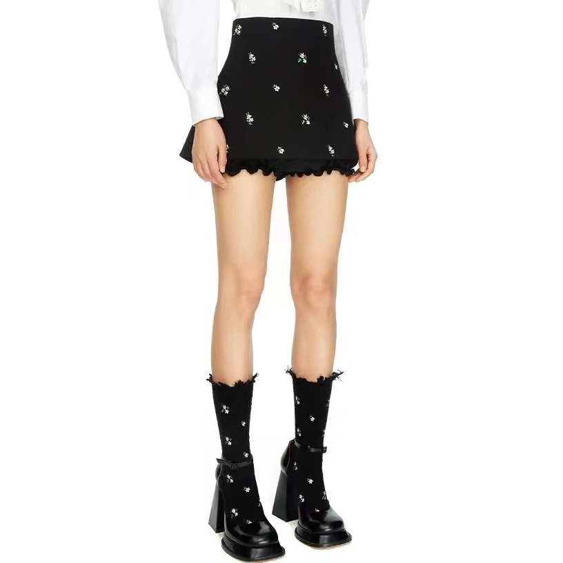 Fashion versatile high-waisted Slim skirt black small floral embroidery y2k mini pants skirt female 2023 fall new