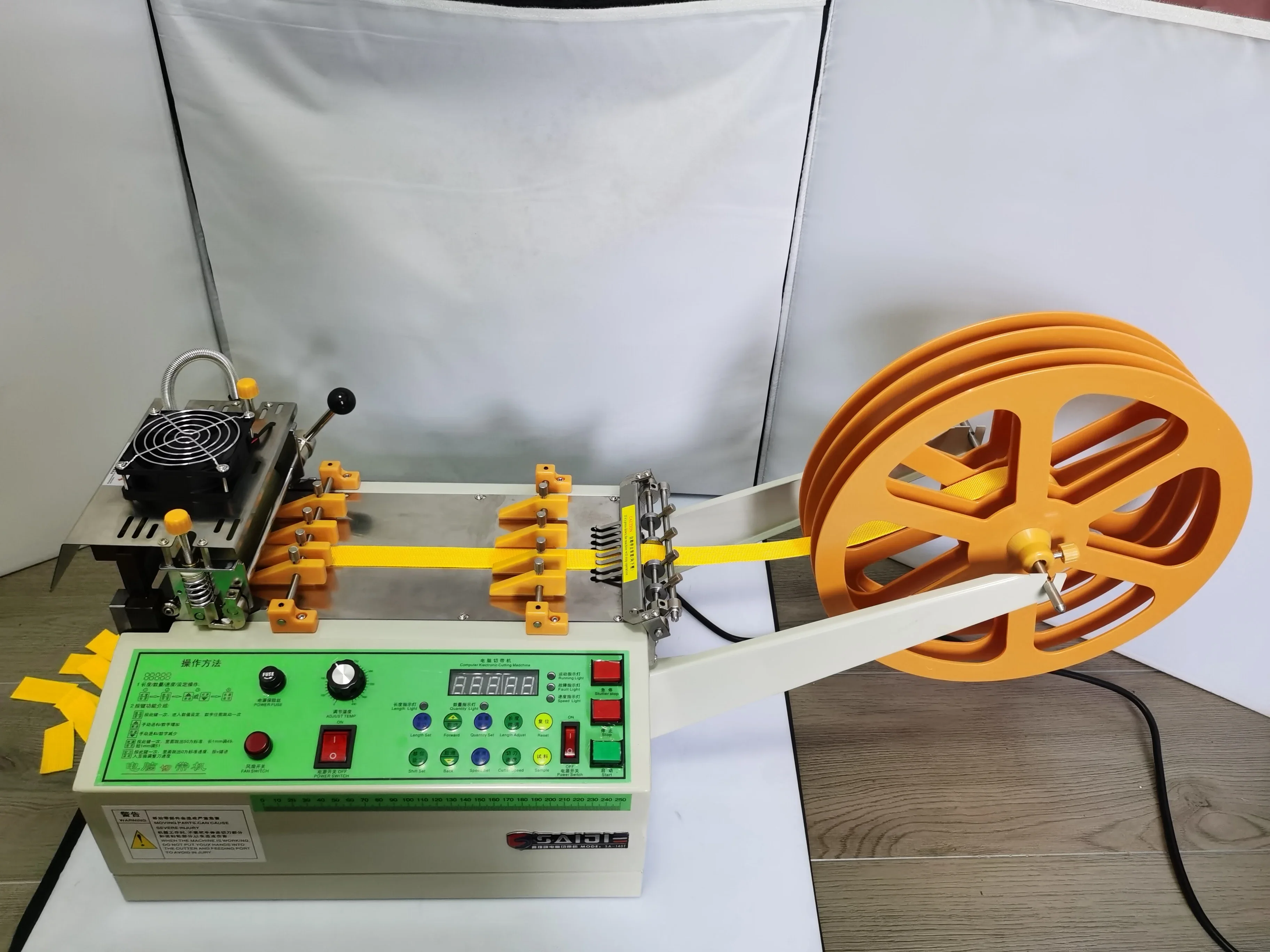 

140C Computer automatic Cloth belt cutting machine Hot and Cold Knife magic adhesive belt zipper webbing elastic belt cutter