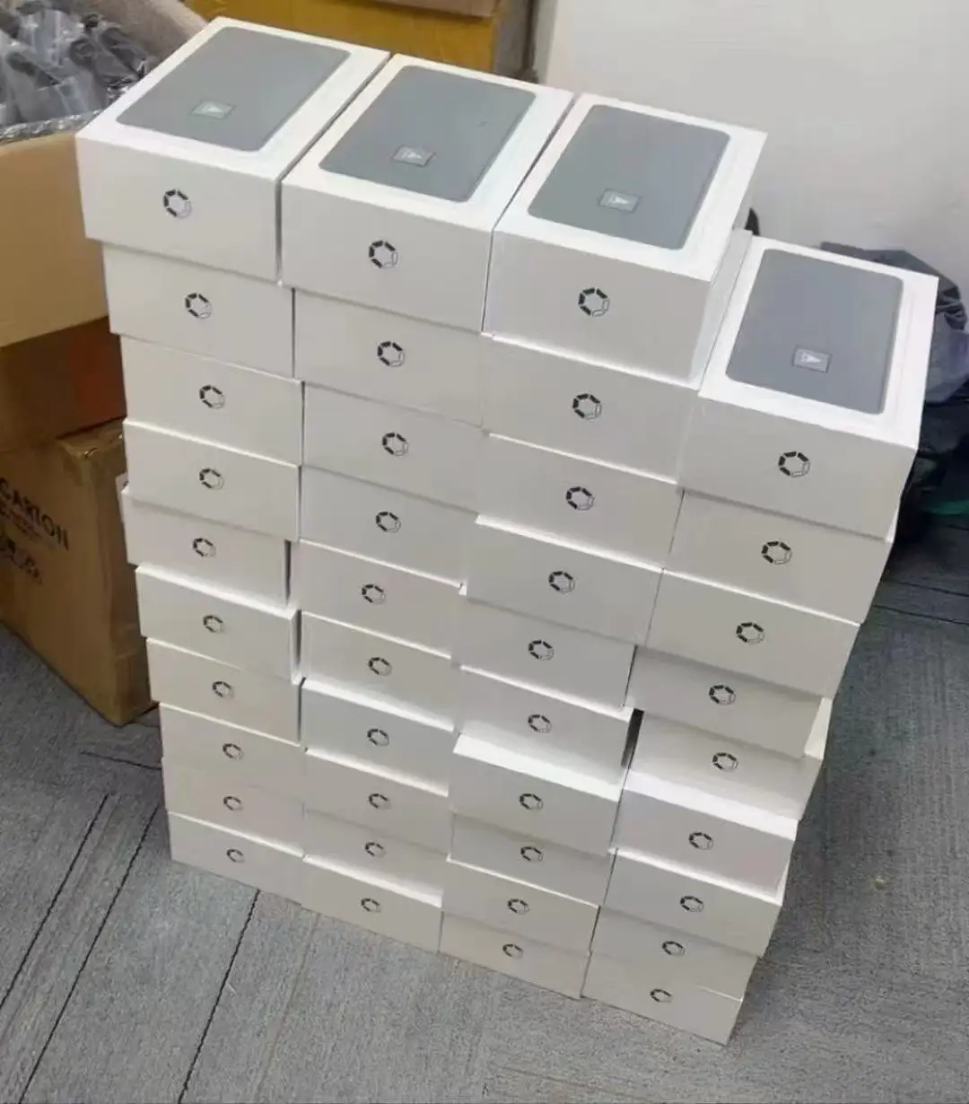 

Avalon Nano 3 BTC Miner, хешрейт 4 TH/s, мощность 140 Вт, компактный дизайн для офиса и домашнего использования