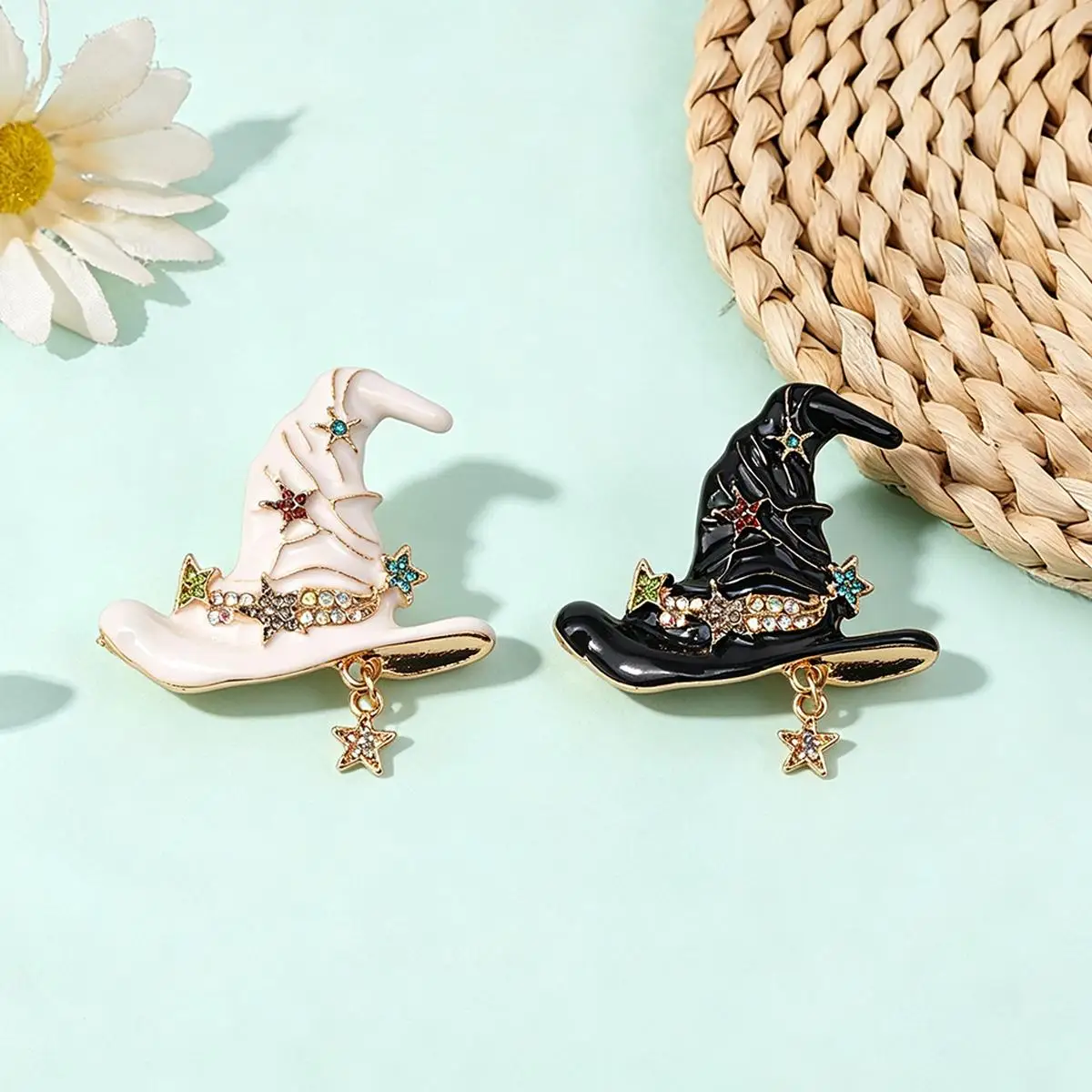 Creative Retro Witch Hat Enamel Brooch Suit Lapel Pin Metal Badge Cosplay Costume Jewelry Accessories Halloween Gifts