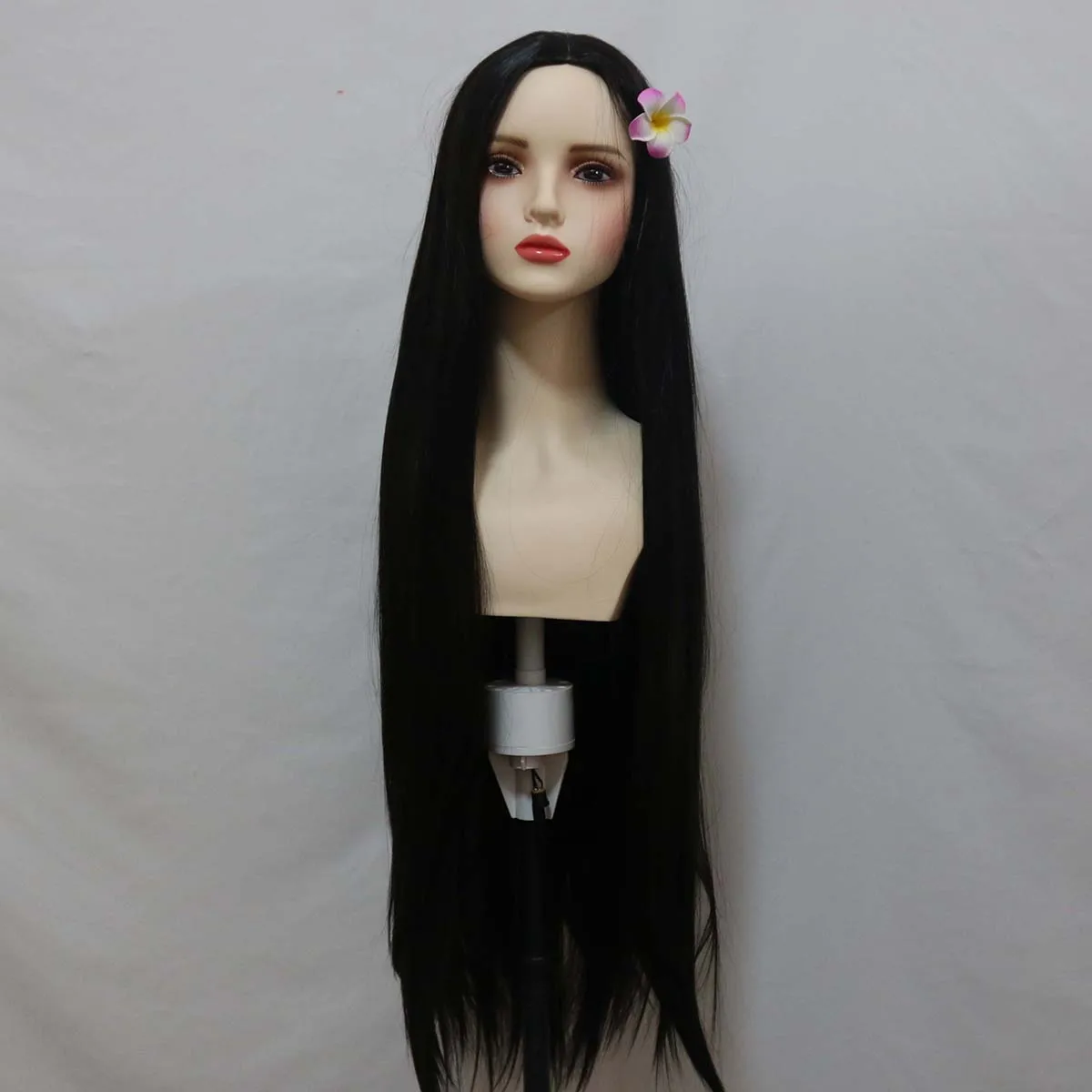 Parrucca sintetica per capelli neri lunghi lisci da donna Madrigal Isabella per festa di Halloween con fermaglio per capelli a fiore