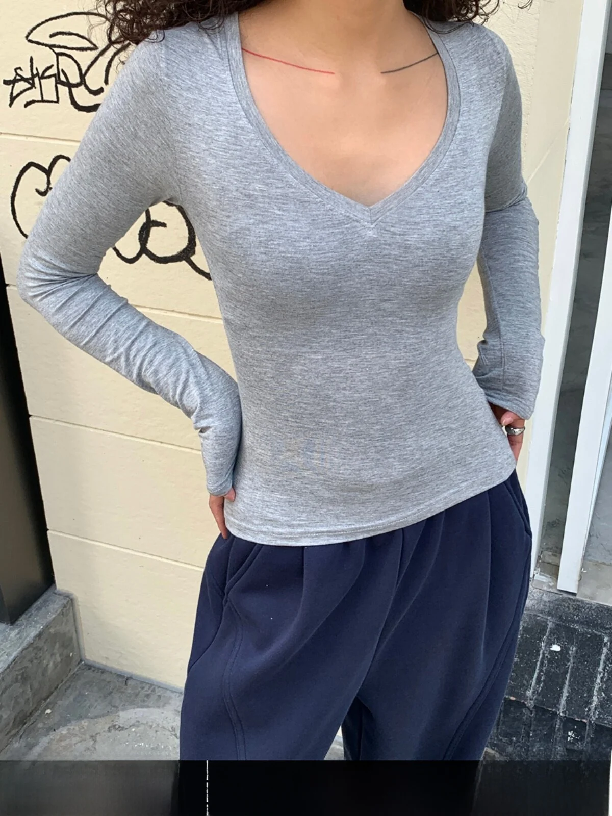 Gogo Burn American Grey V-neck Long Sleeve T-shirt Women's Fashionable Inner Wear Hot Girl Top Street Style Spring Summer