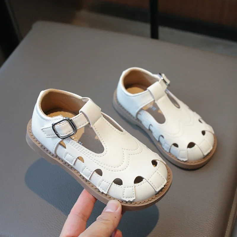 

Children's Shoe for Girl Summer Glossy PU Leather Toddlers Causal Flat Sandals Fashion Versatile Kids Boy Cut-outs Beach Sandals