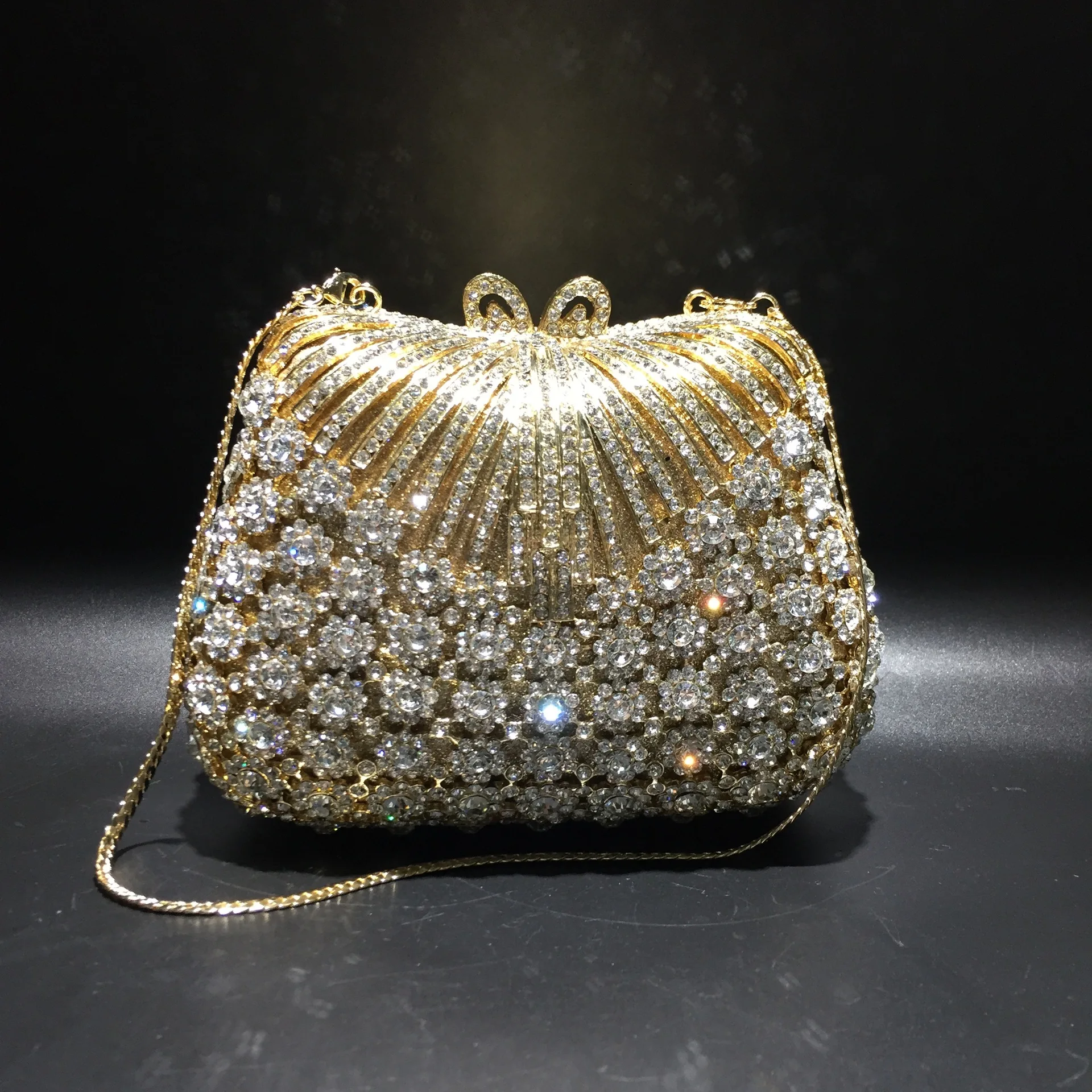 

Women Gold Color Flower Rhinestones Clutch Bags Crystal Evening Purse Stones Metal Clutches Small Minaudiere Handbag Wedding Bag