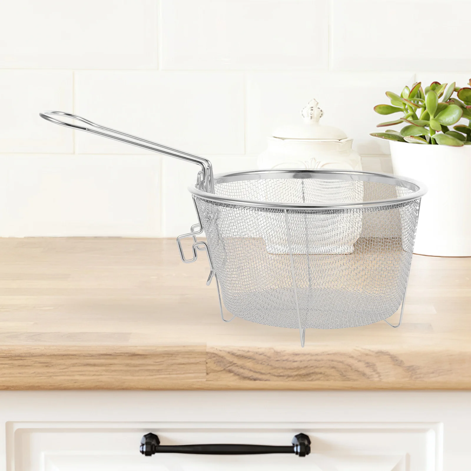 

Stainless Steel Round Deep Fry Basket Folding Wire Mesh Strainer Handle Oil Drain Basket for Kitchen Fryer Use