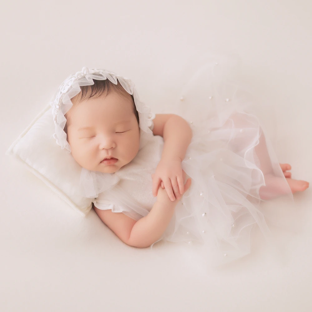 

White Newborn Girl Dress with Pillow Hat Baby Photography Props Lace Ruffles Newborn Girl Romper Photo Props Tulle Baby Dress