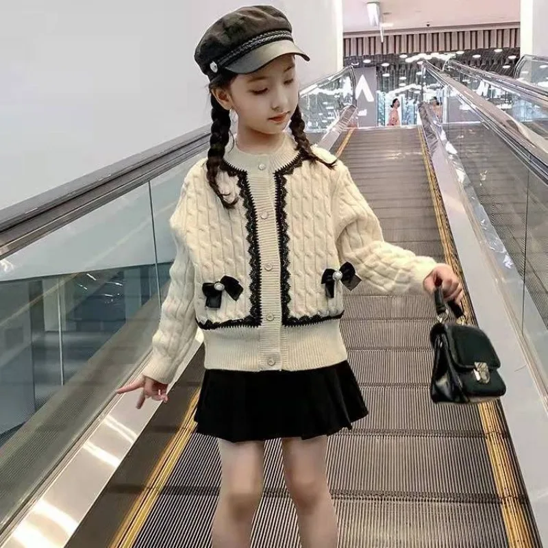 

【New】2025 Spring Autumn Tween Girls' Stylish Knit Cardigan with Lace Closure - Casual Korean Style Mix & Match Sweater