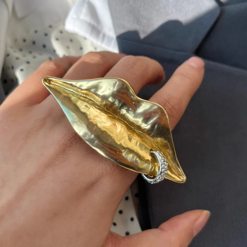 2026 Europe America Crystal Brass Gold Plated Large Lips Adjustable Luxury Ring Woman Jewelry Trend