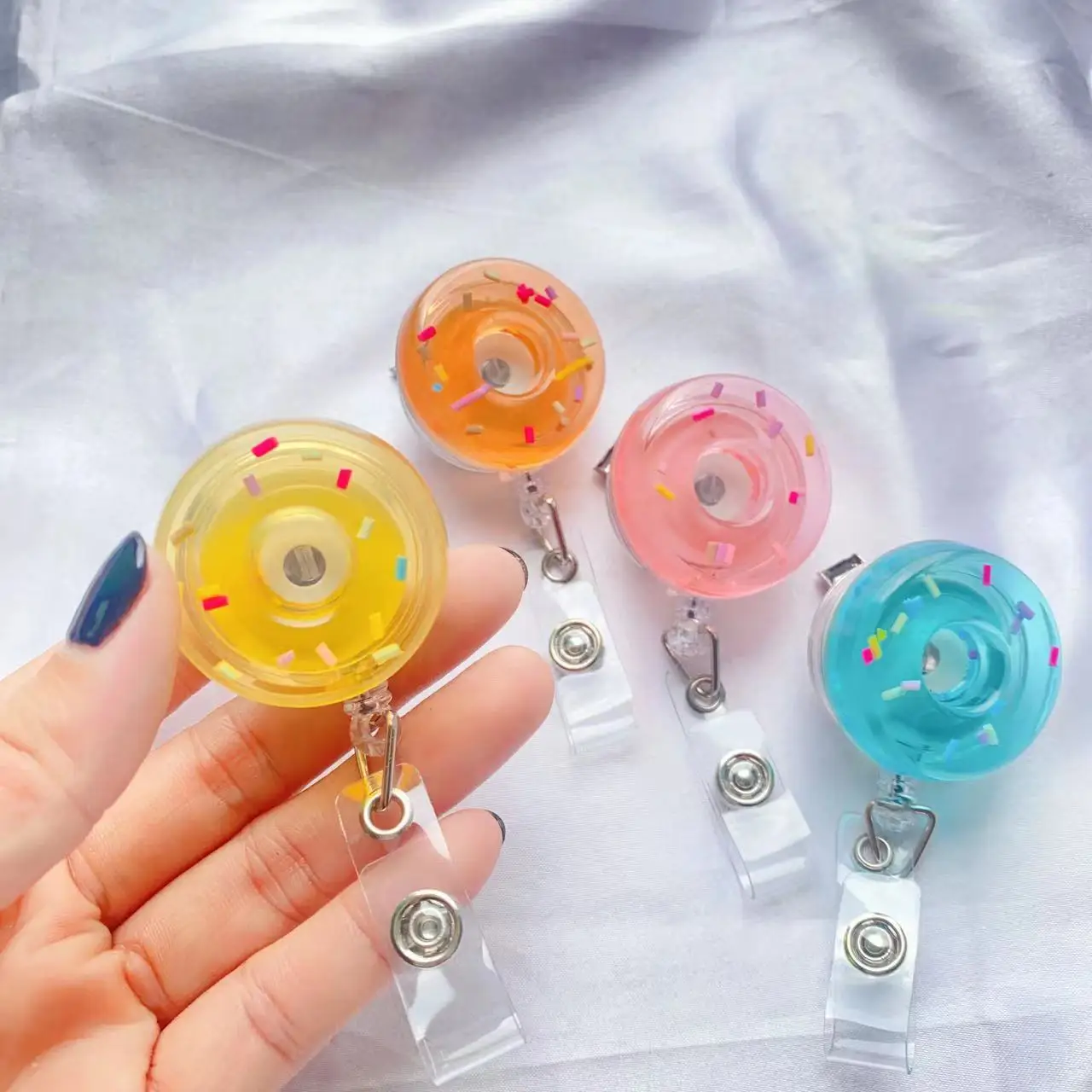 

Kawaii 3D Donuts Candy Transparent Nurse Badge Reels Heavy Duty Retractable 360 Alligator Clip ID Holder For Student Doctor