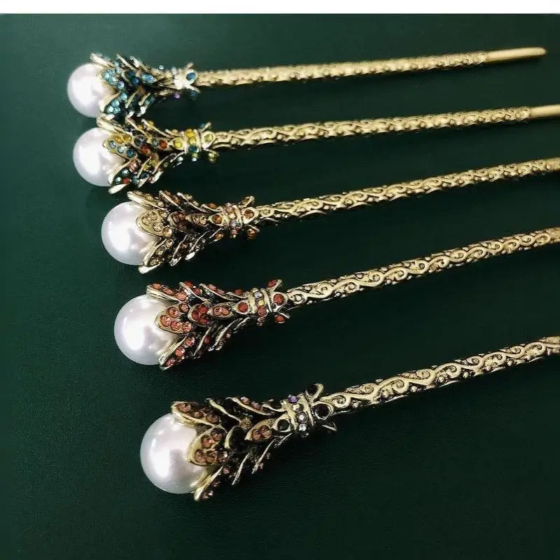 Antiker Goldener Geschnitzter Haarstab mit Kunstperlen und Bunten Strasssteinen für Hanfu, Hochzeiten, Partys und Tägliche Haardekoration – Detail 12