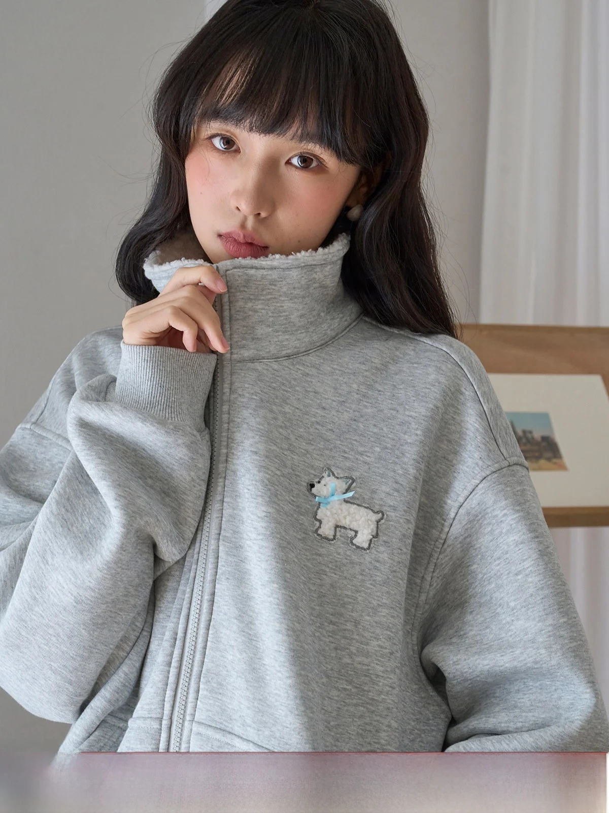 

Уютный женский кардиган на молнии с вышивкой на лацканах, свободный крой, повседневный топ, комфортный, с длинными рукавами, из хлопка и полиэстера