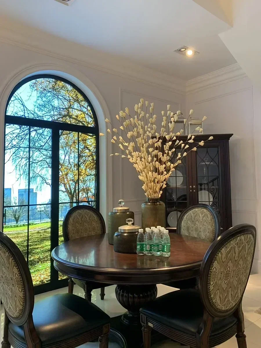 Runder Esstisch aus amerikanischem Massivholz, französischer Retro-Luxus-Esstisch, runder Esstisch