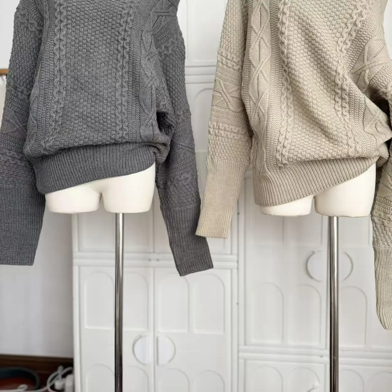 Damski sweter na jesień i zimę, jednolity kolor, asymetryczny dekolt, długi rękaw, wzór w warkocze, luźny krój, sweter damski, jednolity kolor, pulower.