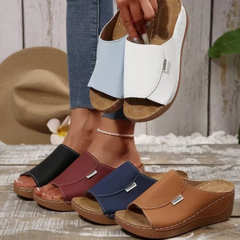 

Женские шлепанцы на танкетке, летние, новые, модные, с открытым носком, дышащие сандалии, удобные, с пряжкой, женская обувь, слайды для женщин