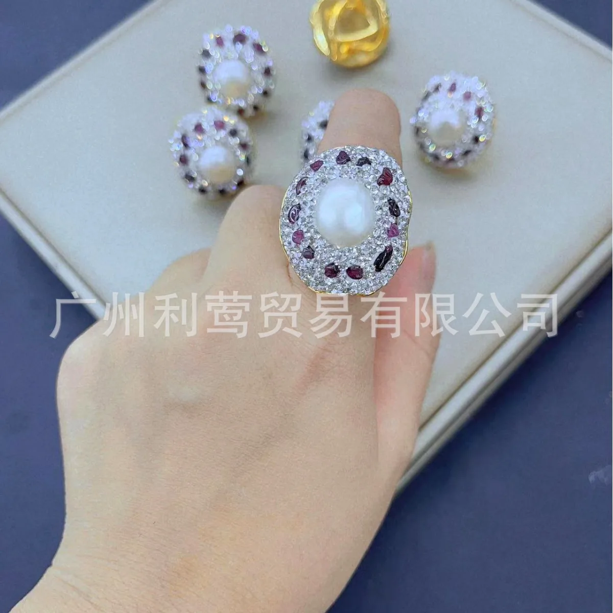 

Selected Baroque freshwater pearl live, French personalized inlaid natural stone color retention ring direct sales ring