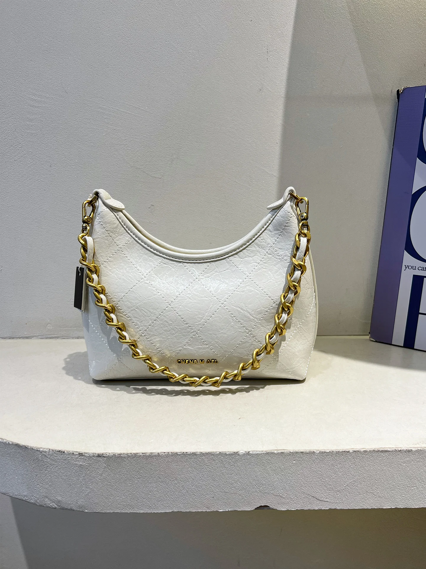 bolso-de-hombro-y-bandolera-kepina-de-cuero-encerado-con-cadena-de-diamantes-y-diseno-de-luna-novedad-2026-sensacion-de-luj