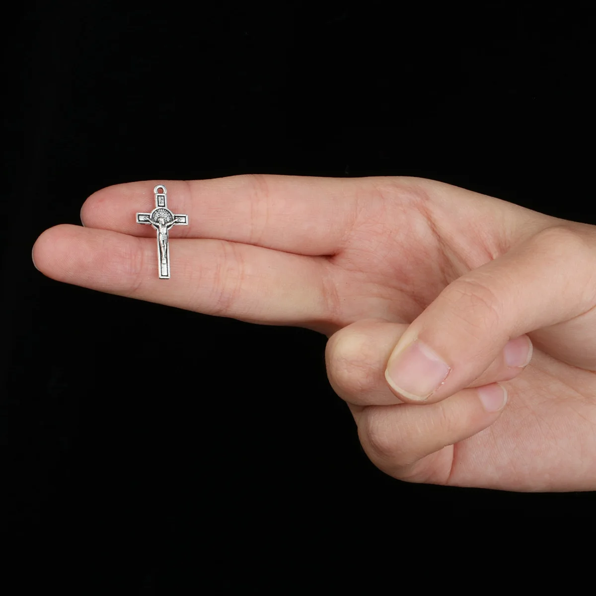 ديالو 50 قطعة طرد الأرواح سانت بنديكت ميدالية المعلقات الكاثوليكية الصليب المسيح يسوع الصليب دلايات قلادة لتقوم بها بنفسك مجوهرات اكسسوارات