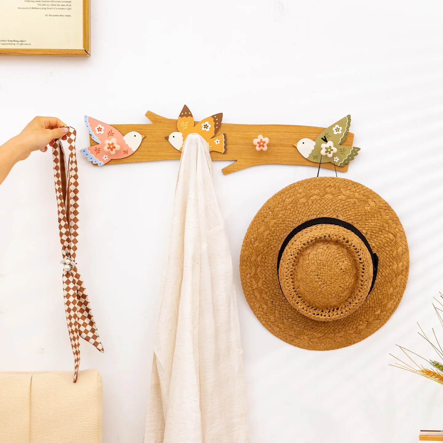 Cute Bird Branch Wooden Hook Rack,with 3 Decorative Wall Hooks, for Kitchen Entryway Bags Coat Hat, Home Aesthetic Storage Organ