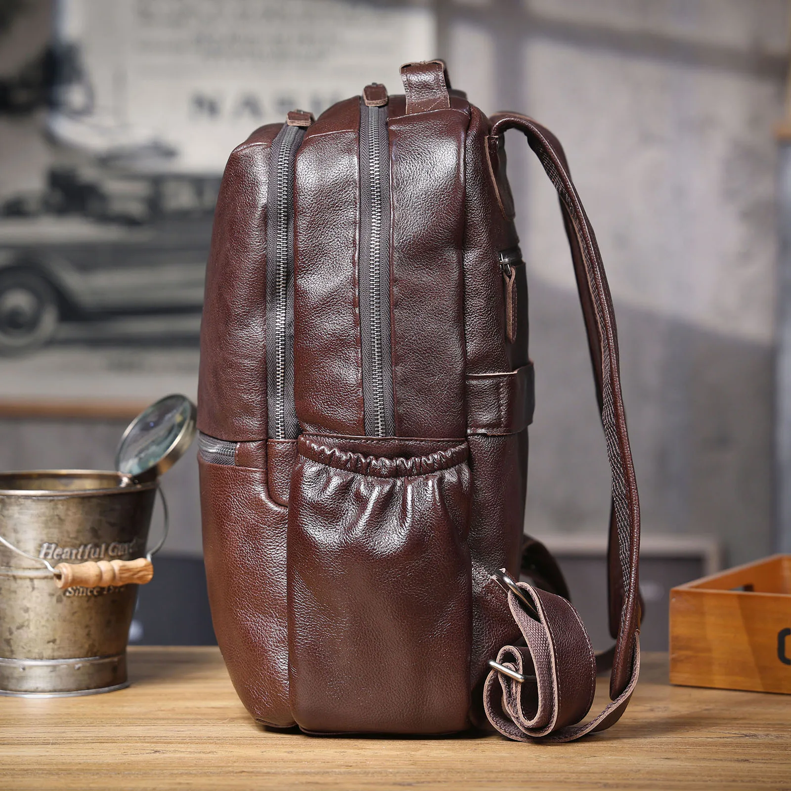 Lässiger Echtleder-Rucksack für Herren, Laptop-Tasche für Männer, Reisetasche aus hochwertigem Rindsleder, modischer Preppy-Stil. – Detail 19