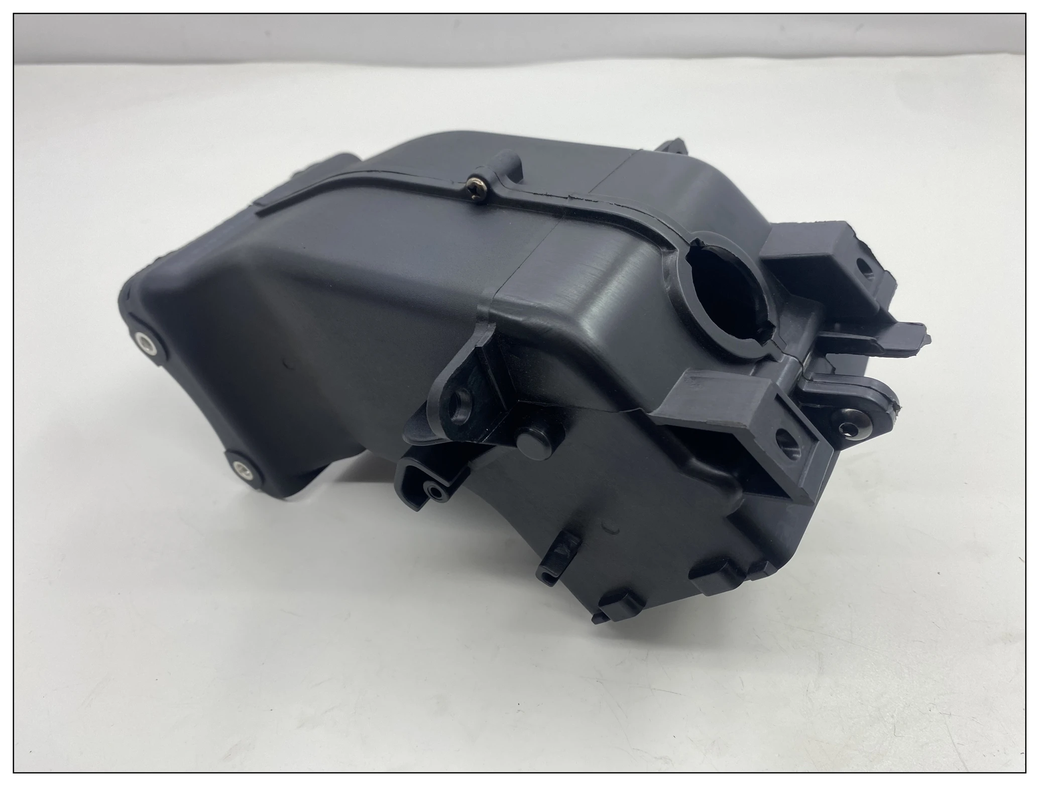 

Suitable for Yamaha YZF/R1 plastic intake pipes/vents from 2015 to 2025