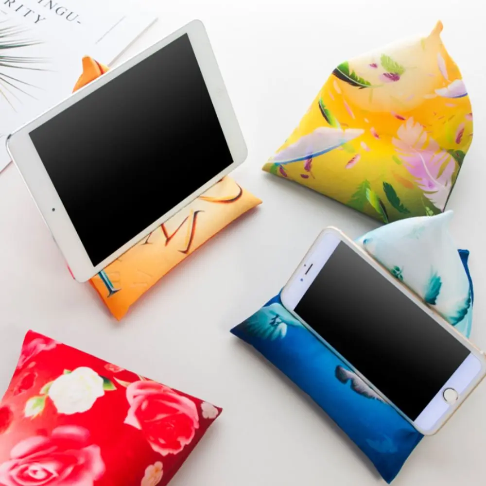 

Высококачественная подставка для телефона и планшета ручной работы, мягкая тканевая треугольная подставка для мобильного телефона, многофункциональная подставка для чтения и работы за столом.