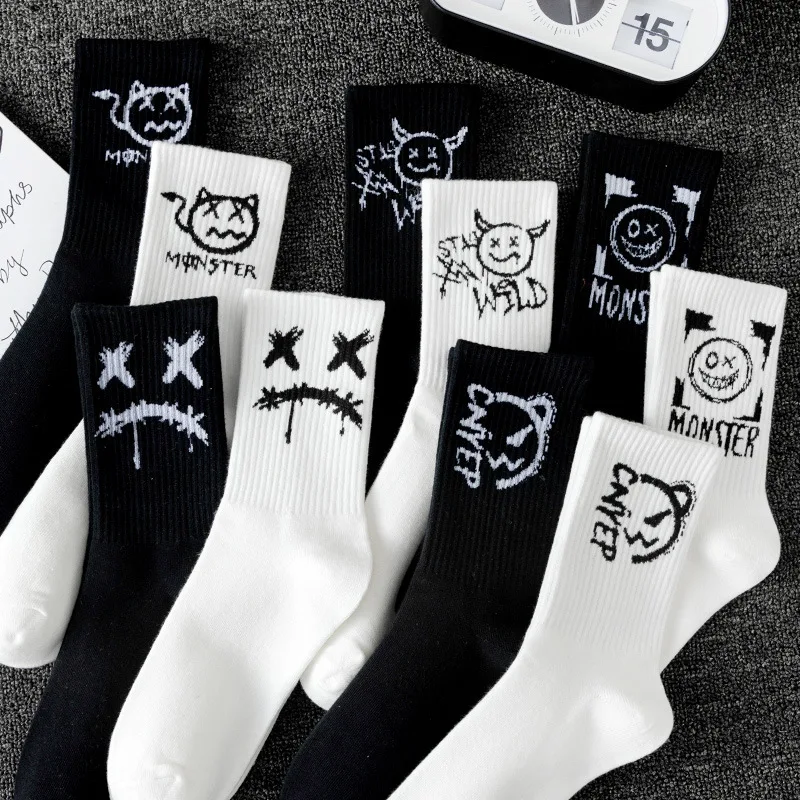 Hip Hop Skateboard Original Design Black White Skull Socks Personality Street Hip Hop Sports Middle Tube Cotton Women's Socks