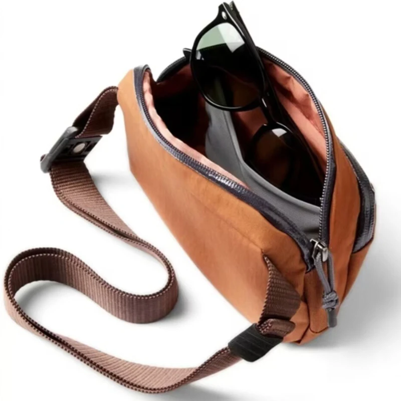

Venture Hip Pack 1.5L Magnetic Waterproof Waist Bag Multi-functional Light Explorer Crossbody Bag for Outdoor Sports Travel