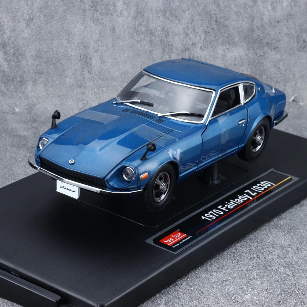 

SunStar 1:18 Datsun 240Z Fairlady Z 1970 Simulation Limited Edition All Open Alloy Metal Static Car Model Toy Gift