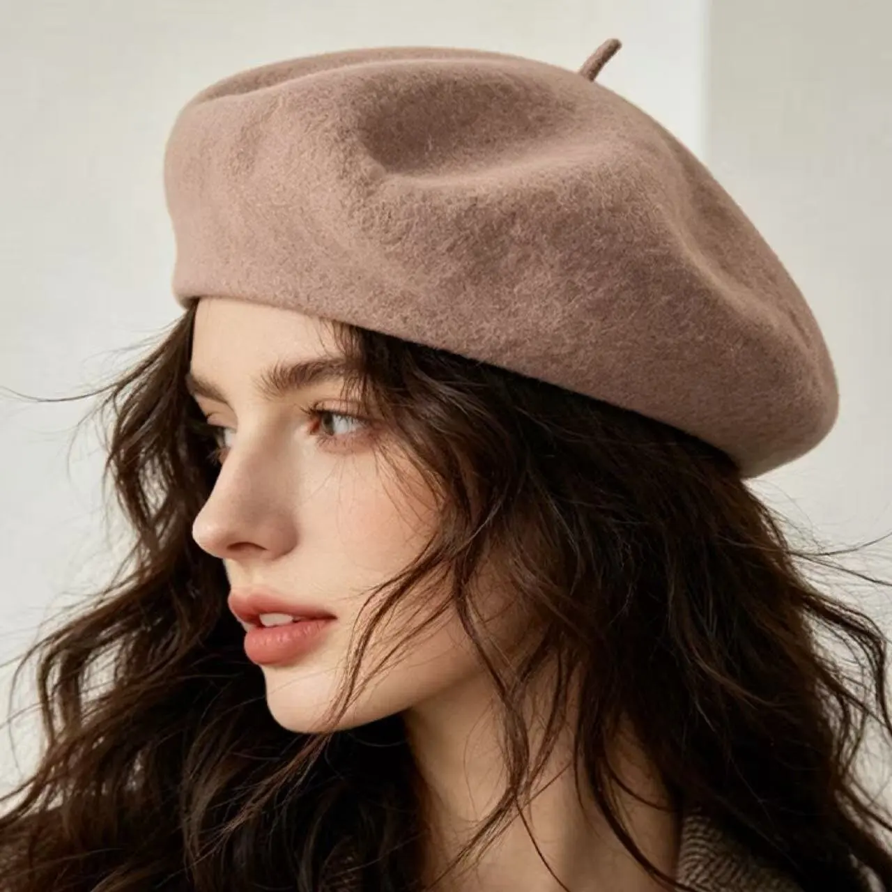 A Solid-Color Wool Beret for Women – Warm for Autumn and Winter, Versatile with French Fashion Flair, and an Ideal Gift for Frie