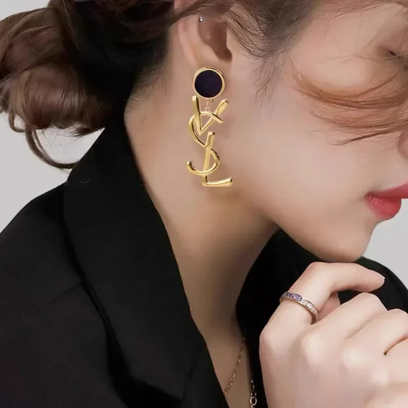 

2025 New Popular Special Interest Light Luxury High-Grade Retro Geometric French Letters Eardrop Earring for Women Girl Jewelry